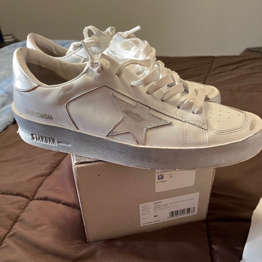 Golden Goose Size 40 (size 10) - Starsan White/Silver Leather Sneaker